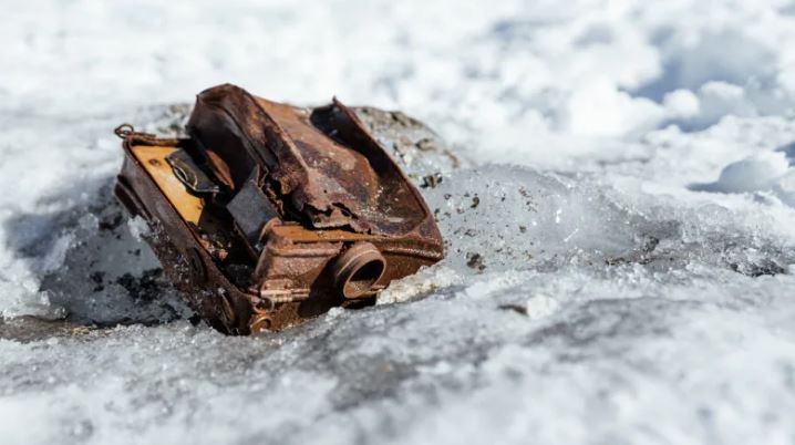Αποστολή βρίσκει φωτογραφικές μηχανές σε παγετώνα 85 χρόνια μετά την εγκατάλειψή τους