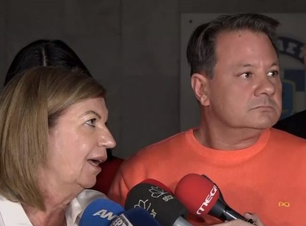 Σεπόλια: Η μητέρα της 12χρονης κλαίει και απειλεί να αυτοκτονήσει – Πώς εξηγεί τα τραπεζικά εμβάσματα από τον κατηγορούμενο