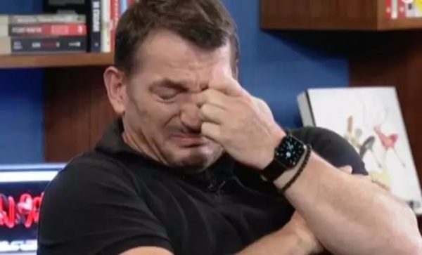 Αλέξανδρος Νικολαΐδης: Κατέρρευσε ο Πύρρος Δήμας στον αέρα – Έκλαιγε με αναφιλητά