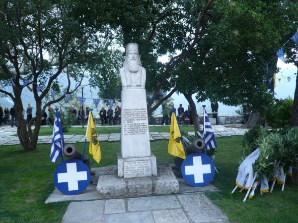 Δίστομο και Στείρι Βοιωτίας, ανάμεσα στον Ελικώνα και τον Παρνασσό