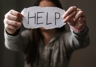 Ενδοοικογενειακή βία: 310 αιτήματα για φιλοξενία γυναικών και παιδιών σε ξενώνα που λειτουργεί στη Λάρισα