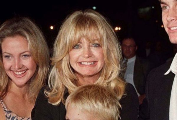 Η Γκόλντι Χον στα 76 της επιδεικνύει τη γυμνασμένη φιγούρα της σε νέο βίντεο γυμναστικής