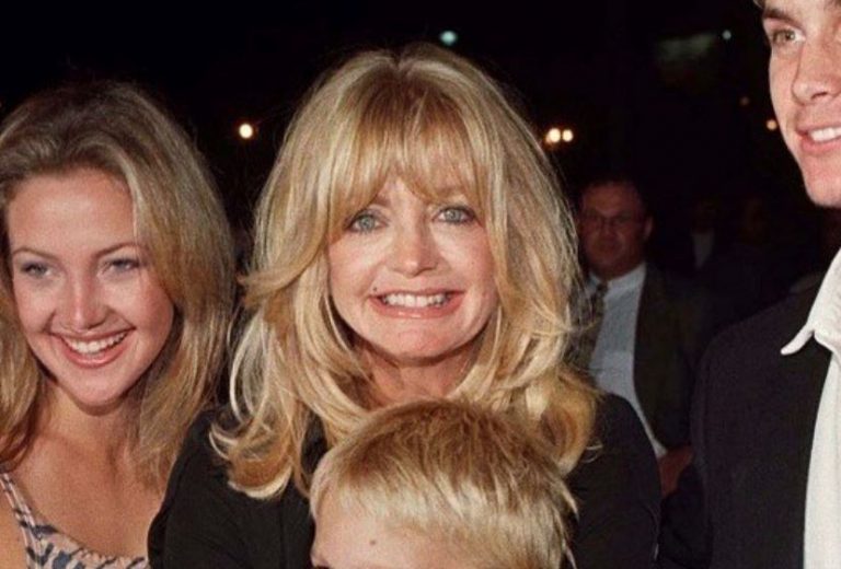 Η Γκόλντι Χον στα 76 της επιδεικνύει τη γυμνασμένη φιγούρα της σε νέο βίντεο γυμναστικής