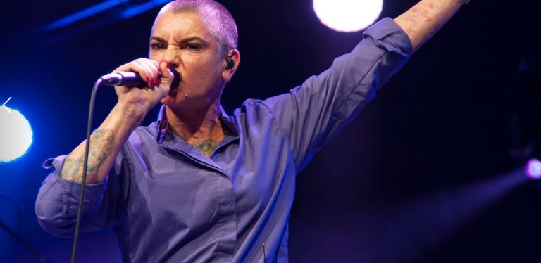 Όταν η Σινέντ Ο’ Κόνορ έσκισε επί σκηνής μία φωτογραφία του Πάπα Ιωάννη Παύλου