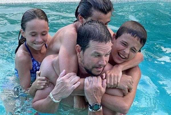 Μαρκ Γουόλμπεργκ: Άφησε την έπαυλη 90 εκατ. δολαρίων του LA για «μια καλύτερη ζωή» των παιδιών του