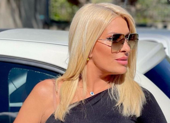 Ελένη Μενεγάκη: Ενθουσιασμένη με τη βραδινή έξοδο της στο κέντρο της Αθήνας. Τι είπε στην εκπομπή;