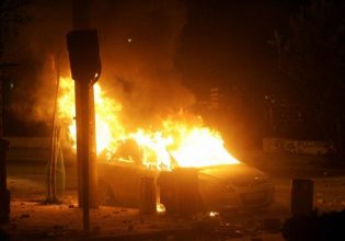 Εξάρχεια – Αργυρούπολη: Εμπρηστικές επιθέσεις σε ΜΑΤ και ΙΧ – Στις φλόγες 7 αυτοκίνητα
