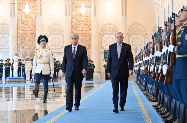 Ερντογάν στο Καζακστάν: Είμαι χαρούμενος που βρίσκομαι στην «πατρογονική γη»