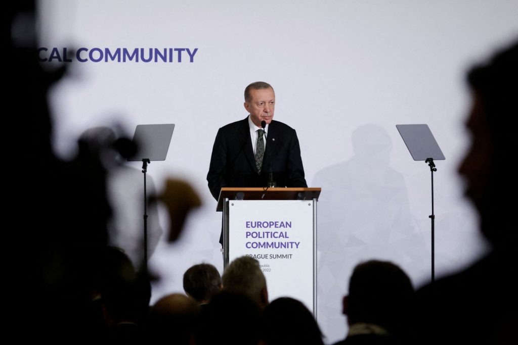 Ερντογάν: Η Ευρώπη γυρνάει την… πλάτη στον Ερντογάν – Τι θα πει σήμερα ο Μητσοτάκης στη Σύνοδο της Πράγας