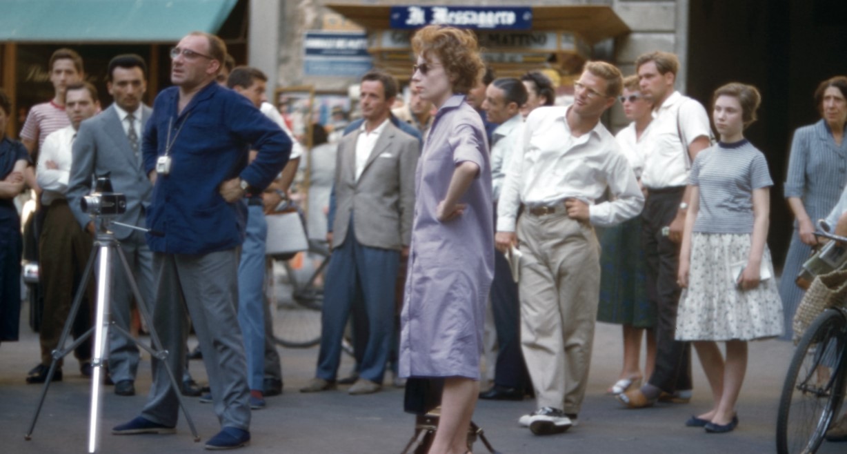 Αυτοί που έβλεπαν το «τέλος εποχής» να περνάει μπροστά τους σε λούπα