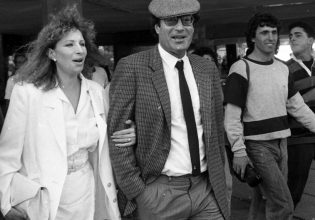 Μπάρμπρα Στρέιζαντ: «Ήμουν πάντα το παιδί της γειτονιάς που δεν είχε πατέρα αλλά είχε καλή φωνή»