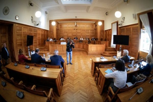 Υποκλοπές: Κατατέθηκε στον πρόεδρο της Βουλής το πόρισμα της εξεταστικής επιτροπής