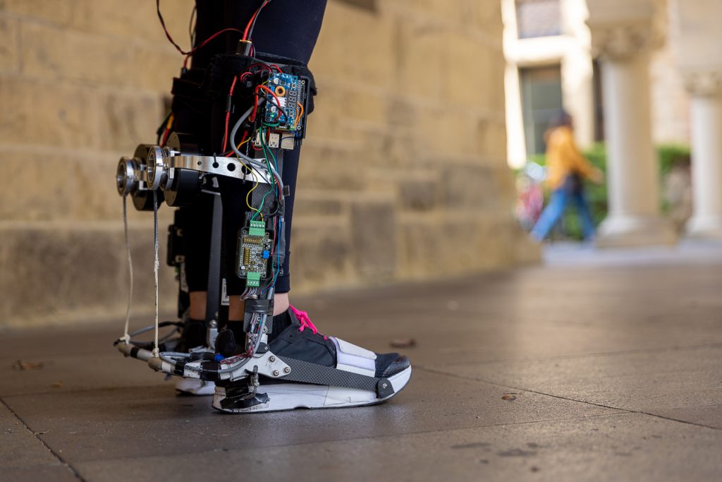 Βίντεο: Βιονική μπότα προσφέρει ανάλαφρο περπάτημα