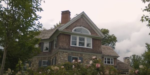Η αληθινή (;) ιστορία του στοιχειωμένου σπιτιού πίσω από τη νέα σειρά The Watcher