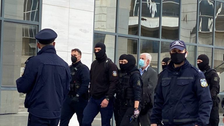 Ένταση στη δίκη Φιλιππίδη: «Δεν με αφήνετε να πω για τον απλόχερο και καλό Πέτρο», είπε μάρτυρας