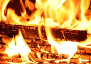 Καυσόξυλα: SOS από την Αντικαρκινική Εταιρεία – «Χιλιάδες θάνατοι από μικροσωματίδια»