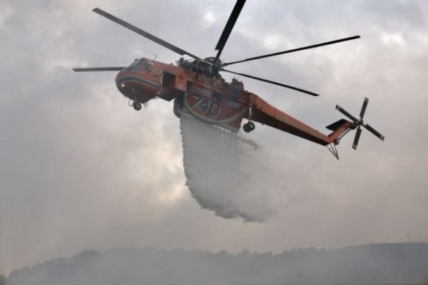 Ρέθυμνο: Ξέσπασε πυρκαγιά στα όρια της πόλης – Πνέουν ισχυροί άνεμοι