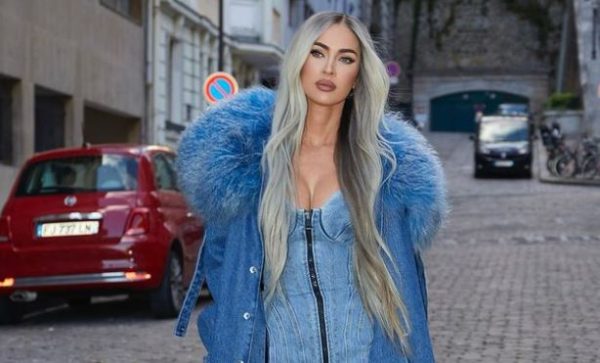 Με μπούστο που… ξεχειλίζει κάνει κούνια η Μέγκαν Φοξ: Φωτογραφίες-φωτιά