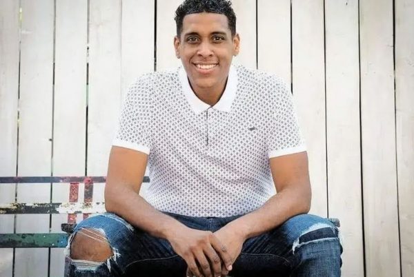 Γαλλία: Σοκαρισμένη η γυναίκα του τραγουδιστή που πέθανε πάνω στη σκηνή