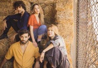 O Κώστας Γάκης στην «Ιστορία ενός σκύλου που τον έλεγαν πιστό», στο θέατρο ΑΛΦΑ