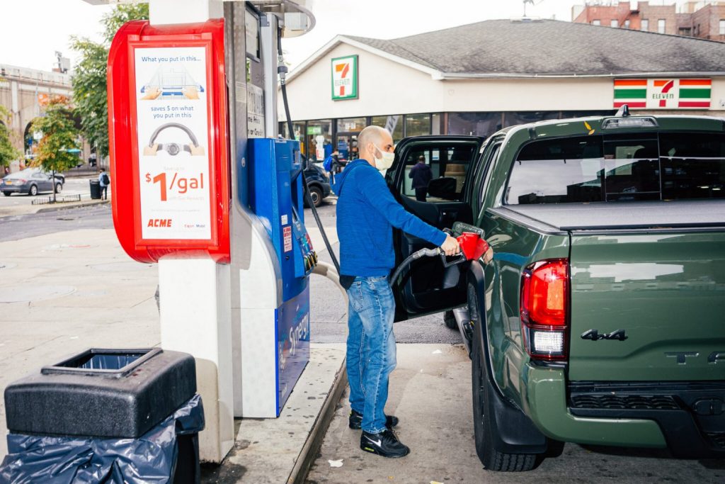 ΗΠΑ: Θα καθορίσει η τιμή της βενζίνης το αποτέλεσμα των εκλογών;