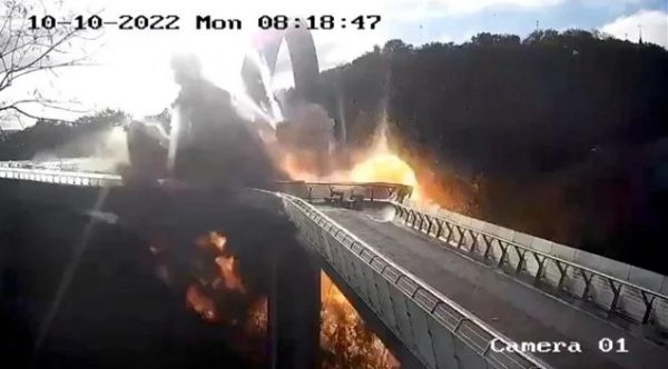 Ουκρανία: Η γυάλινη γέφυρα του Κιέβου στο στόχαστρο των αντίποινων του Πούτιν