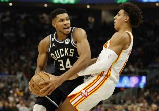 Μπακς – Χοκς 123-115: Ασταμάτητο το «τρένο» του Γιάννη, παρέσυρε και τα «γεράκια»