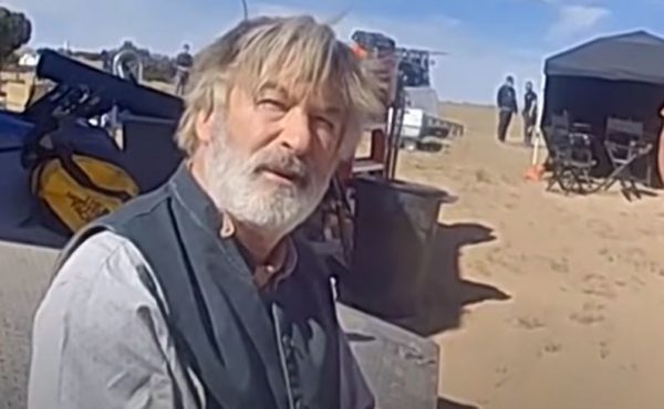 Τα νέα γυρίσματα της ταινίας «Rust» μετά τον πυροβολισμό της Χάτσινς από τον Μπάλντουιν