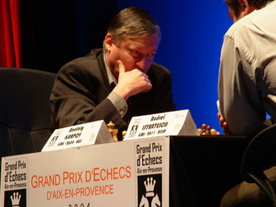 Ανατόλι Κάρποφ: Σε σοβαρή κατάσταση νοσηλεύεται ο θρυλικός σκακιστής – Τι του συνέβη