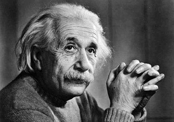 E=mc2: Σπάνιο βίντεο του Αϊνστάιν να εξηγεί τη διασημότερη εξίσωση της επιστήμης