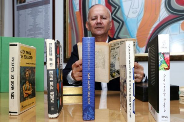 Εκατό χρόνια μοναξιάς: Επίμονος συλλέκτης του βιβλίου έχει στην κατοχή του 379 εκδόσεις