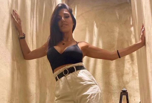 Χαμός με το αποκαλυπτικό βίντεο ελληνίδας τραγουδίστριας – Φάνηκαν όλα από το σέξι φόρεμα