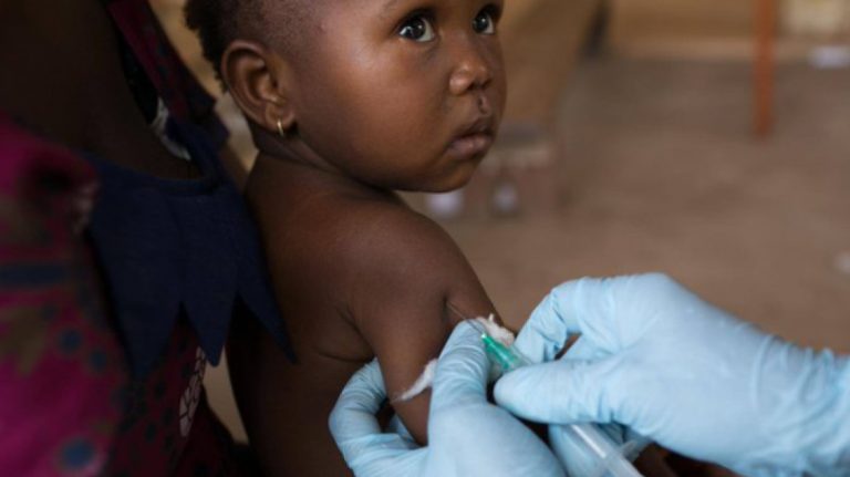 Ιλαρά: Ραγδαία αύξηση κρουσμάτων στην Αφρική – Η Covid-19 διέκοψε τις εκστρατείες εμβολιασμού