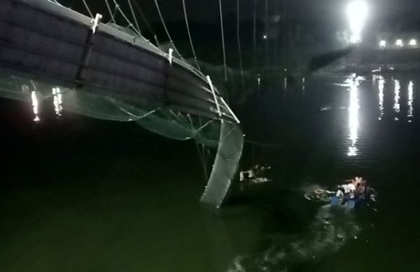 Ινδία: Αυξήθηκε στους 120 νεκρούς ο τραγικός απολογισμός από την κατάρρευση της γέφυρας