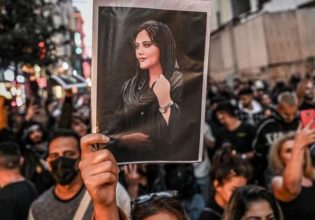 Ιράν: Νέο βίντεο φρίκης από τις διαδηλώσεις – Πυροβολούν γυναίκα στο κεφάλι