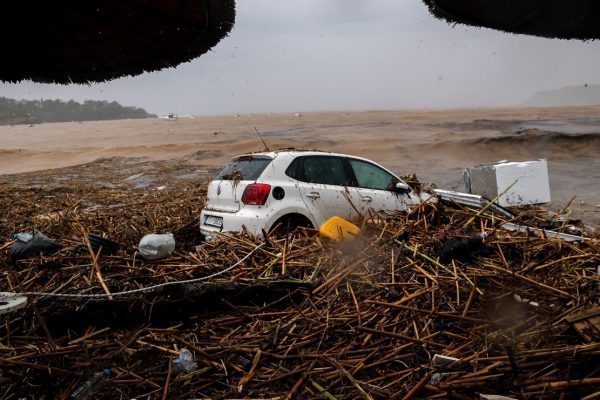 Νέο μήνυμα του 112: Επικίνδυνα καιρικά φαινόμενα σε Ρόδο, Χάλκη και Καστελόριζο