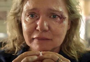 Maestro: Δείτε την σοκαριστική στιγμή του ξυλοδαρμού με την συγκλονιστική ερμηνεία της Μαρίας Καβογιάννη