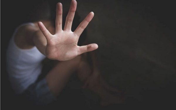 Παιδική κακοποίηση: Τι ισχύει στην Ελλάδα – Τι είναι ο «Κανόνας των Εσωρούχων»