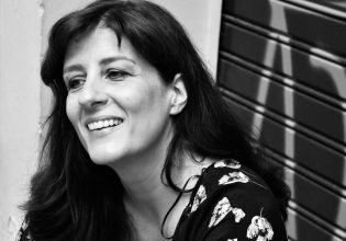 Γιασεμί Κηλαηδόνη στο in: Υποχρέωση της πολιτείας είναι να προστατεύει τα παιδιά από τις οικογένειες με τα ανθρωπόμορφα τέρατα