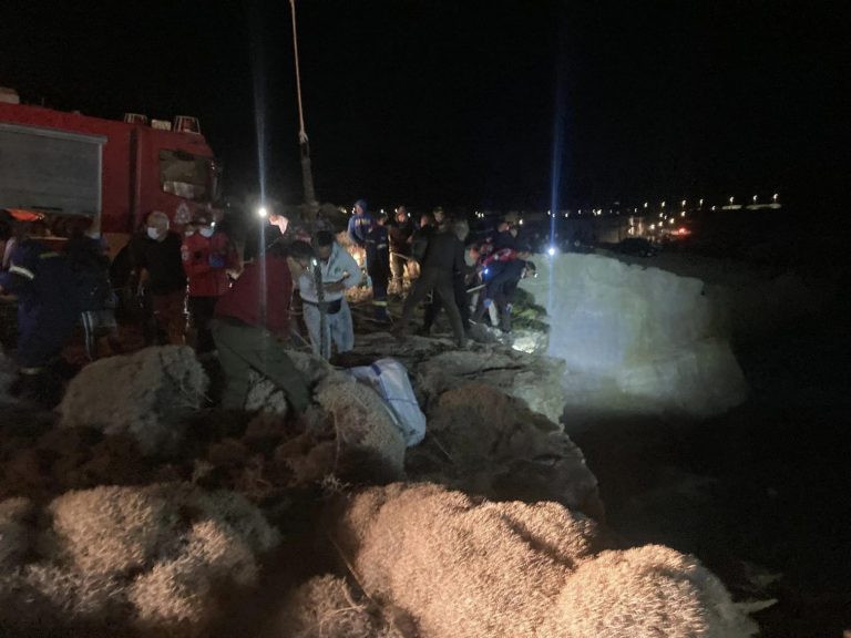 Κύθηρα: Πώς κάτοικοι, πυροσβέστες και εθελοντές έσωσαν 80 μετανάστες μέσα σε 4 ώρες – «Αυτό που έγινε δεν το χωρά ο ανθρώπινος νους»