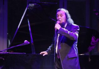 Θρήνος για τον Σταμάτη Κόκοτα – Ραγίζει καρδιές το «αντίο» του Γιώργου Νταλάρα