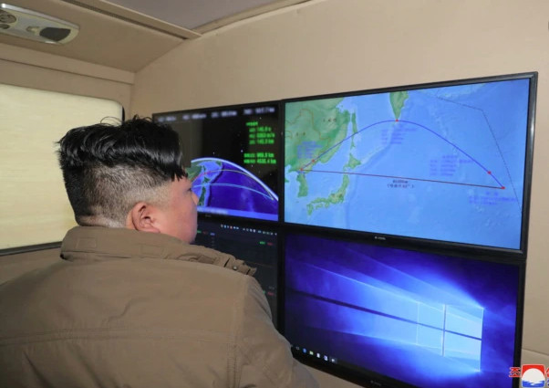 Βόρεια Κορέα: Ο Κιμ επέβλεψε δοκιμές πυραύλων κρουζ για πλήγματα με πυρηνικά όπλα