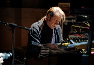 H Αυλή των Θαυμάτων του Ι. Καμπανέλλη, σε μουσική Στ. Κορκολή στο Θέατρο Παλλάς