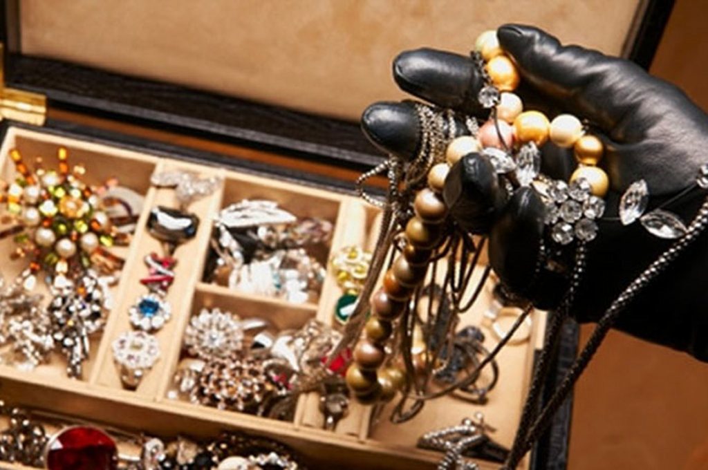 Βάρκιζα: Διάρρηξη με λεία άνω του ενός εκατ. ευρώ – Άρπαξαν κοσμήματα και μετρητά