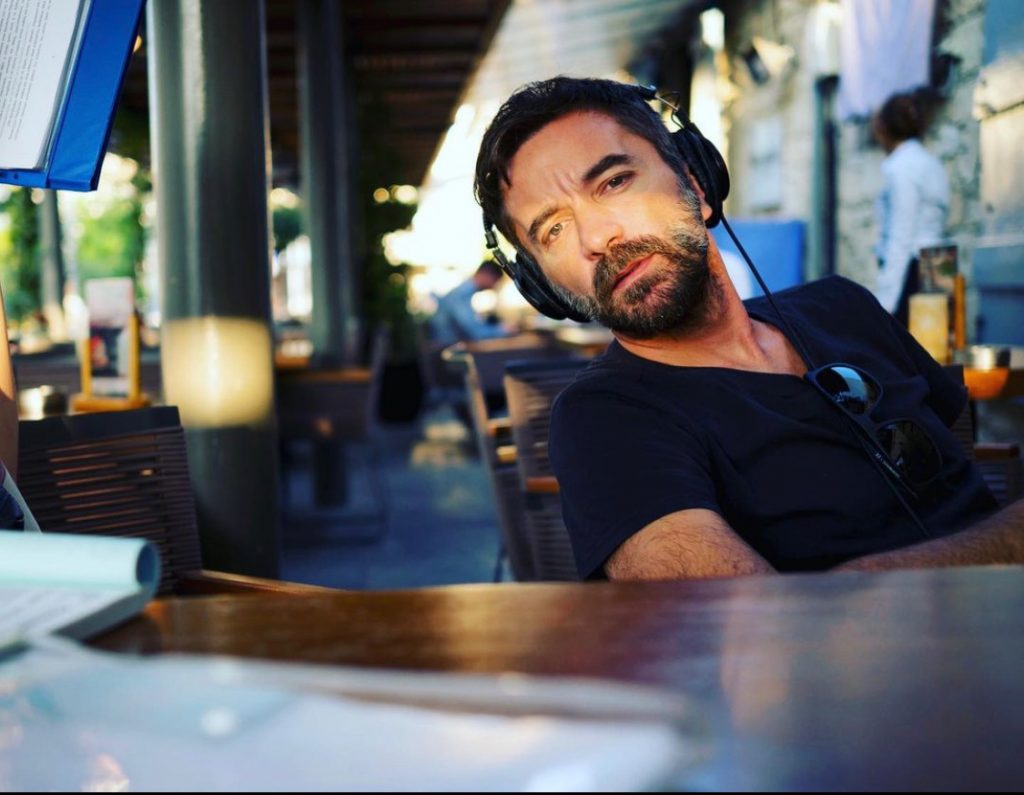 Κώστας Αναγνωστόπουλος στο in: Στα νέα επεισόδια του «Μαύρου Ρόδου» θα δούμε τον Πέτρο και την Ελισάβετ να έρχονται πιο κοντά