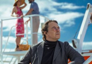 Μουσικές ιστορίες καταστρώματος από τον Γιάννη Κότσιρα στο Θέατρο Ακροπόλ