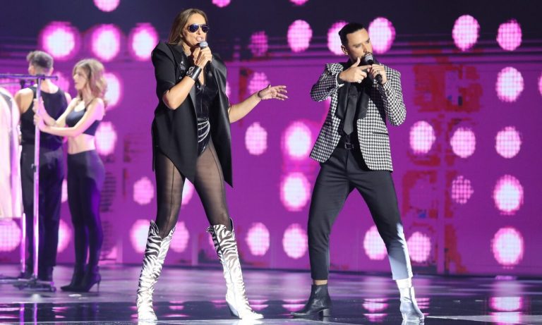 J2US: Χαμός με την Βίκυ Κουλιανού – Έβαλε τα κλάματα στον αέρα