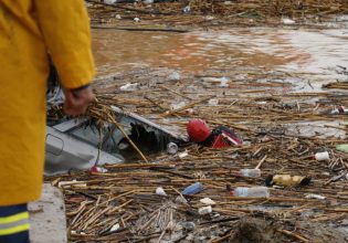 Συγκλονίζει ο σύζυγος της 50χρονης που βρέθηκε νεκρή στην Κρήτη: «Την είδα να επιπλέει, την έκρυβαν τα σκουπίδια»