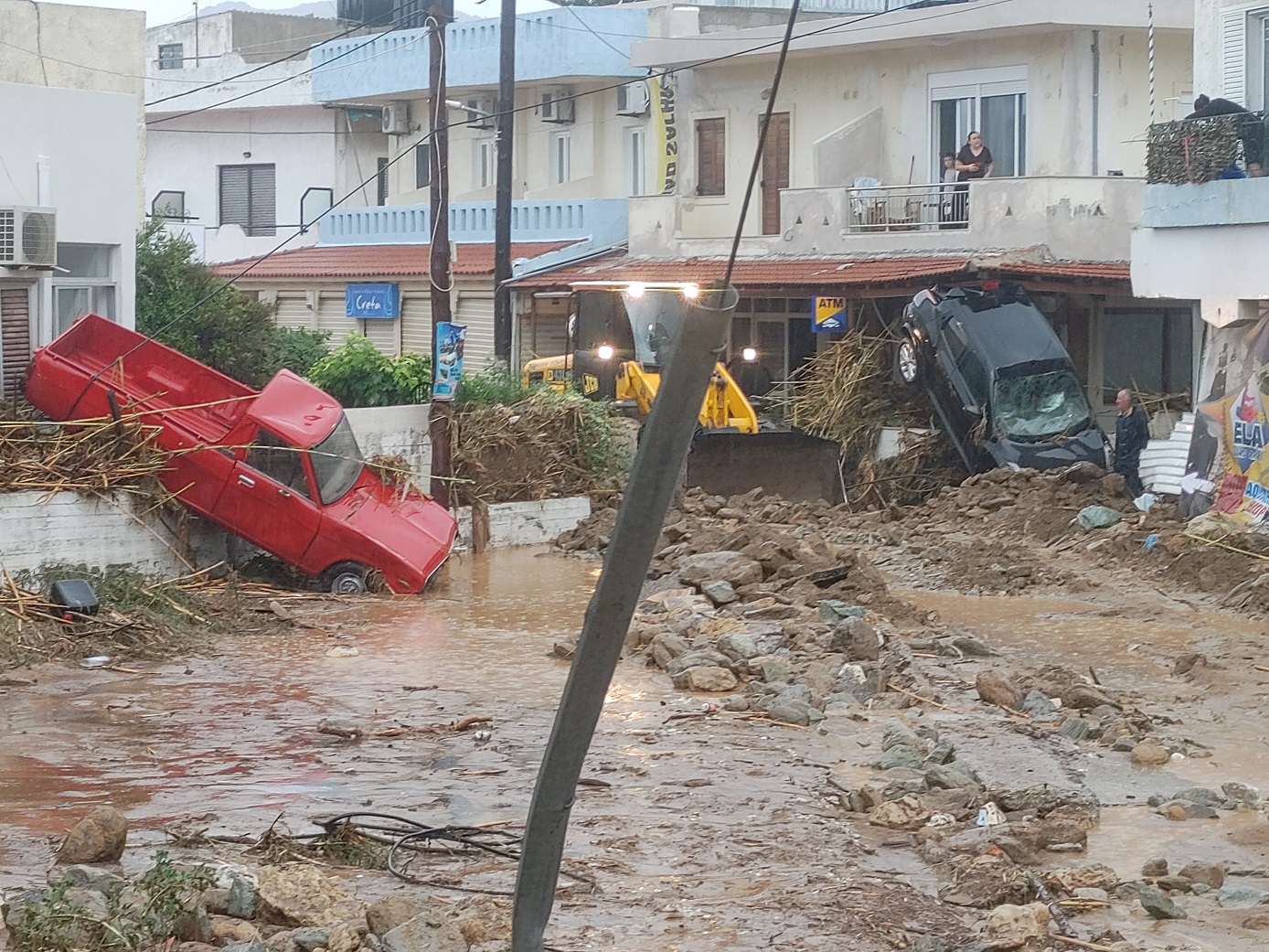 Κρήτη: Φονική πλημμύρα με έναν νεκρό και αγνοούμενους – Εικόνες από την βιβλική καταστροφή στην Αγία Πελαγία