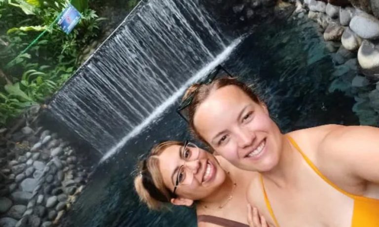 Δύο γυναίκες ανακάλυψαν ότι «μοιράζονταν» τον ίδιο άντρα – Η αντίδρασή τους θα σας εκπλήξει